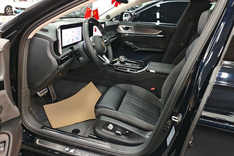 红旗H9 2024款 2.0T 旗畅 私享风尚版中控内饰19