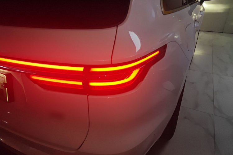 理想汽车 理想ONE 2021款 增程6座版车身外观9