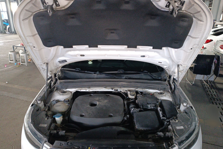 沃尔沃XC40 2020款 T4 四驱智远豪华版机舱底盘24