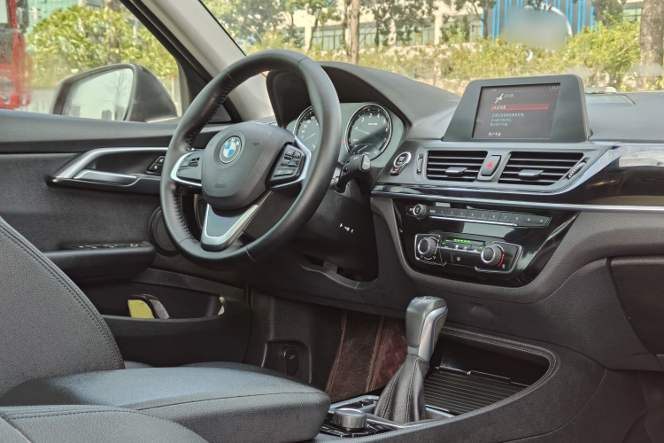 宝马1系 2018款 118i 运动型中控内饰7003
