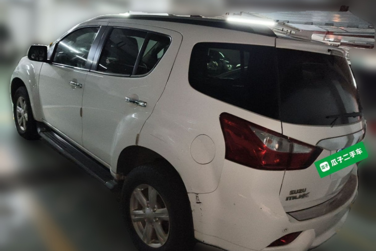 五十铃 mu-X牧游侠 2017款 3.0T 四驱自动尊享型 7座 国IV车身外观5