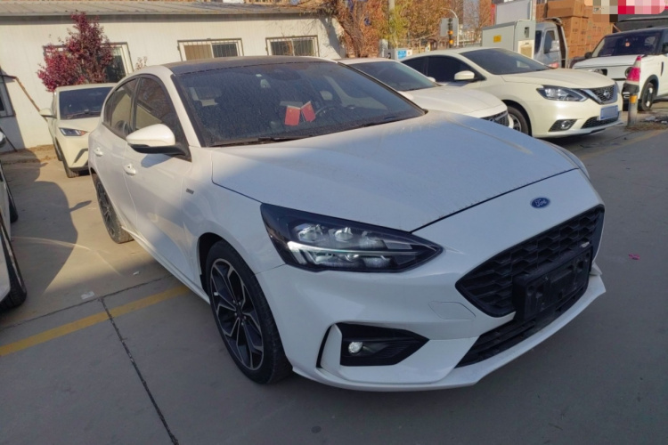 福特 福克斯 2021款 两厢 EcoBoost 180 自动ST Line车身外观3