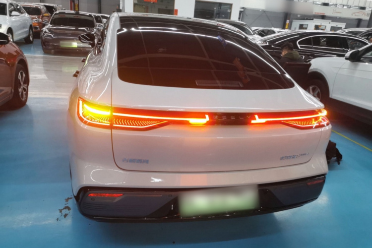 吉利银河 银河星耀8 2025款 130km EM-i 旗舰版车身外观6