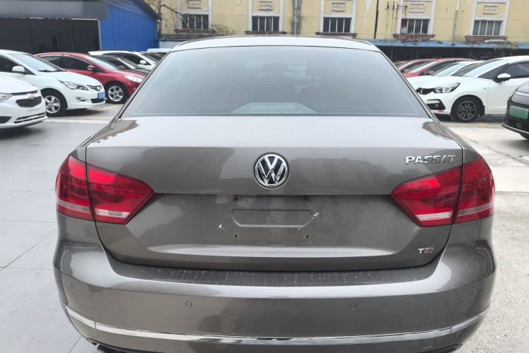 大众 帕萨特 2014款 1.8TSI DSG尊荣版车身外观6