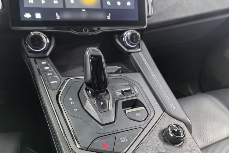 领克01 2021款 2.0TD 四驱暗夜版局部细节18