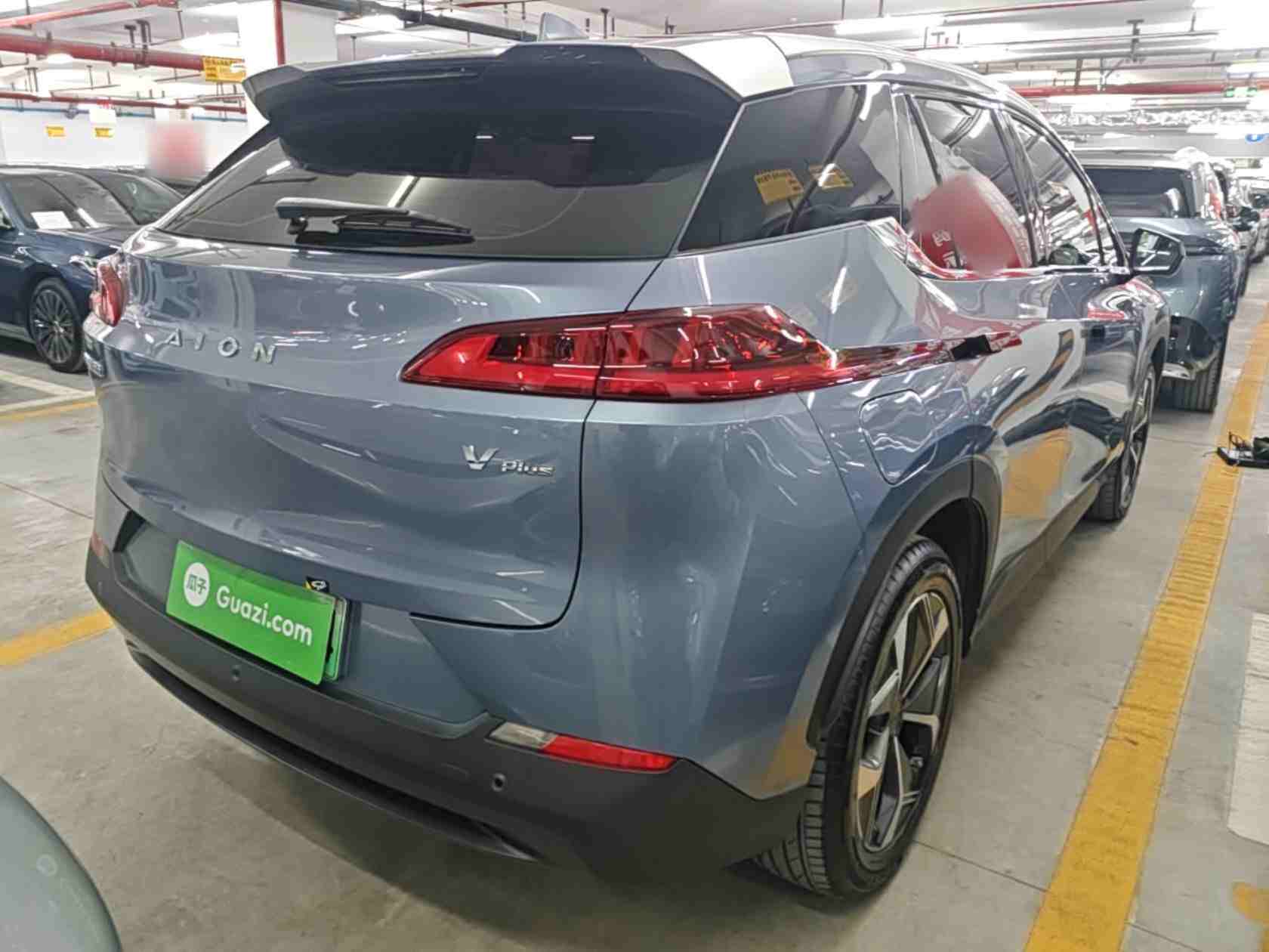 车辆右后45度外观展示