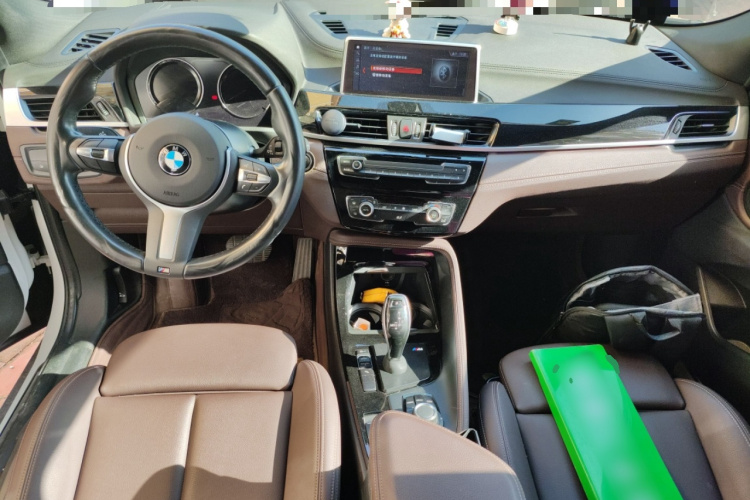 宝马X2 2020款 sDrive25i 领先型M越野套装中控内饰12