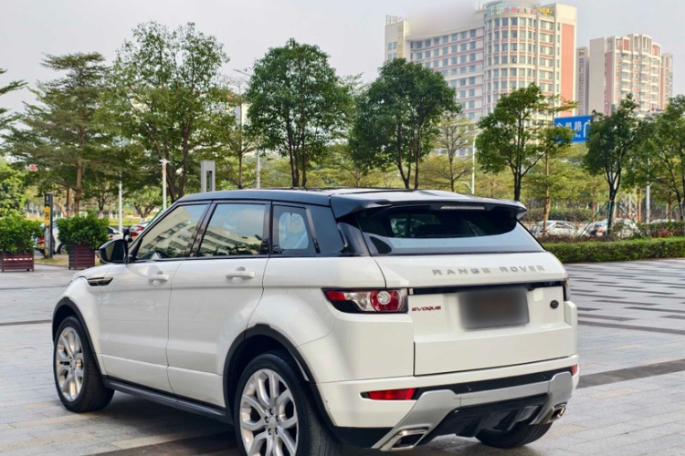 路虎 揽胜极光(进口) 2014款 2.0T 5门耀动版车身外观6004