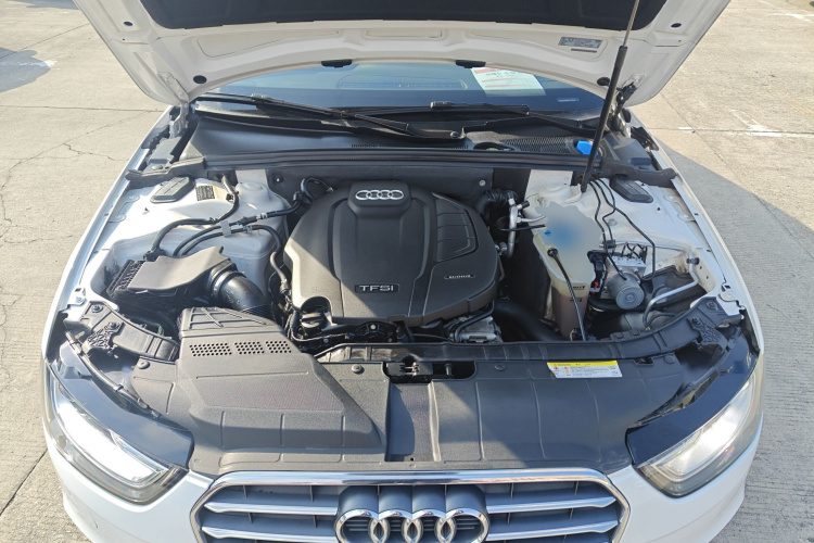 奥迪A4L 2015款 35 TFSI 自动舒适型机舱底盘24