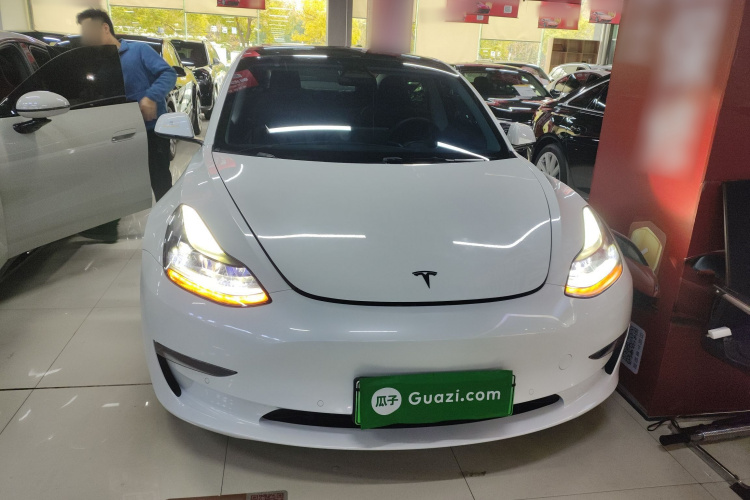 特斯拉 Model 3 2022款 Performance高性能全轮驱动版车身外观2