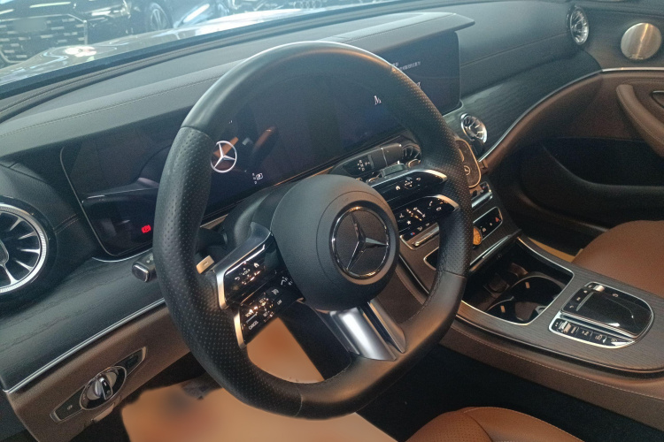 奔驰E级 2023款 E 300 L 运动时尚型局部细节13