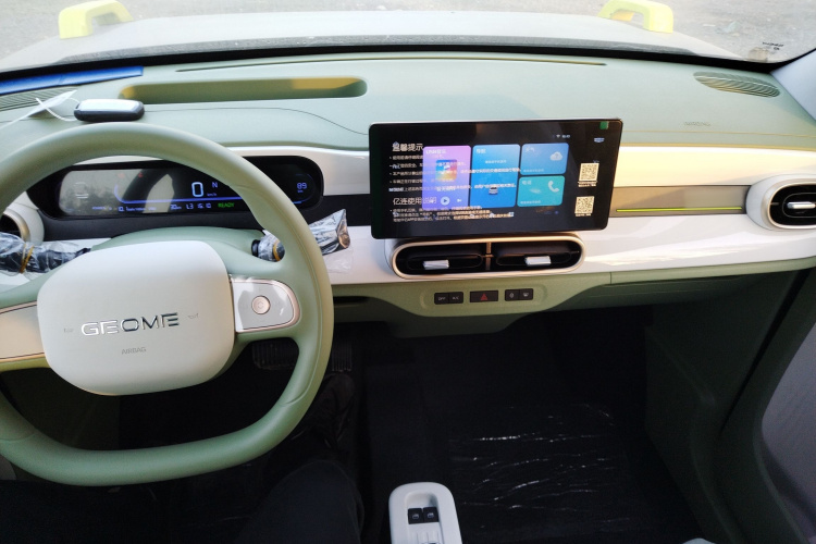 吉利银河 2025款 210km 熊猫骑士中控内饰12