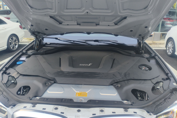 宝马iX3 2024款 领先型机舱底盘24