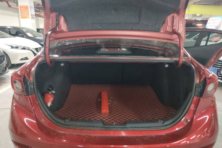 马自达3 昂克赛拉 2019款 云控版 三厢 1.5L 自动豪华型 国VI机舱底盘23