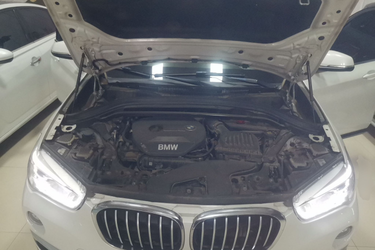 宝马X1 2019款 sDrive18Li 尊享型机舱底盘24