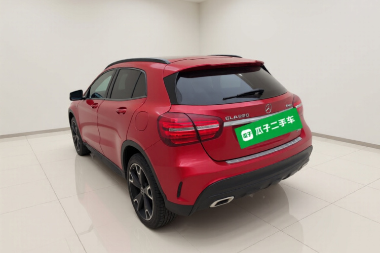 奔驰GLA 2018款 GLA 220 4MATIC 运动型车身外观5