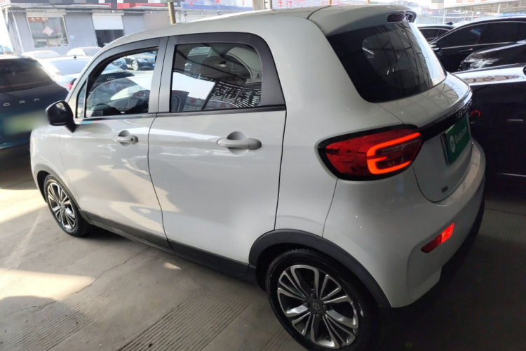 零跑汽车 零跑T03 2020款 400轻享版车身外观4