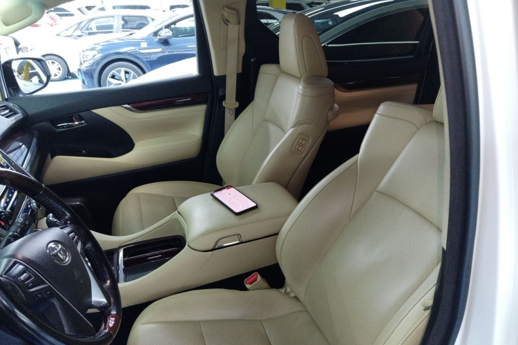 丰田 埃尔法 2018款 3.5L 豪华版局部细节19
