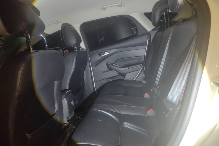 福特 福克斯 2018款 两厢经典 1.6L 自动舒适型智行版中控内饰21