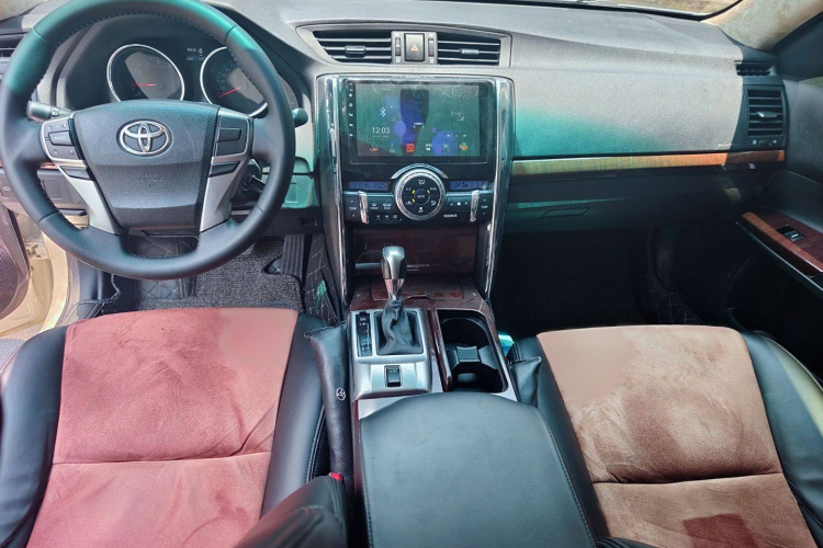 丰田 锐志 2013款 2.5V 菁锐版中控内饰7001