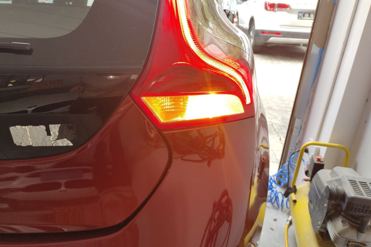 沃尔沃V40 2015款 1.6T 智雅版车身外观9