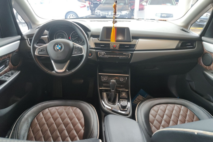 宝马2系旅行车 2016款 218i 领先型中控内饰12