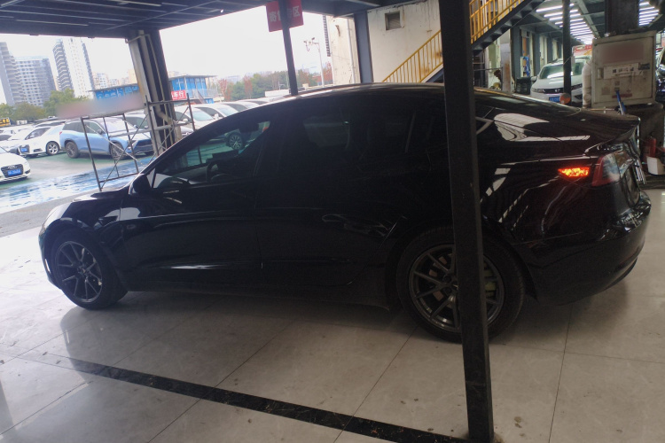 特斯拉 Model 3 2021款 标准续航后驱升级版 3D6车身外观4