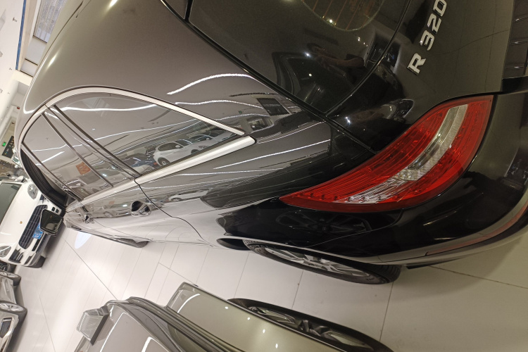 奔驰R级 2014款 R 320 4MATIC 商务型车身外观4