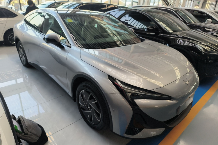 ARCFOX极狐 极狐 阿尔法S5 2025款 改款 560PRO 185kW车身外观3