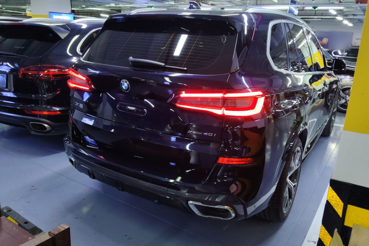 宝马X5(进口) 2022款 xDrive40i 尊享型 M运动套装车身外观7