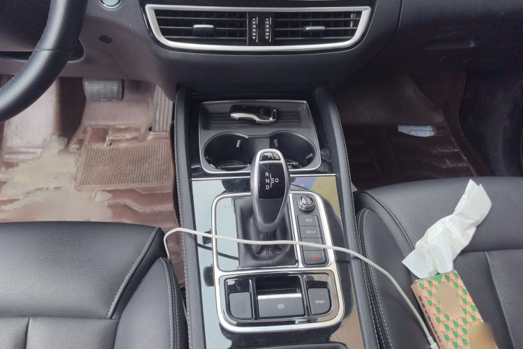 比亚迪 宋MAX 2021款 升级版 1.5T 自动尊贵型 7座局部细节18