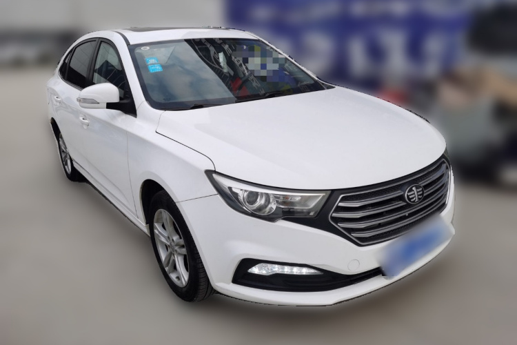 奔腾B30 2016款 1.6L 自动尊享型车身外观3