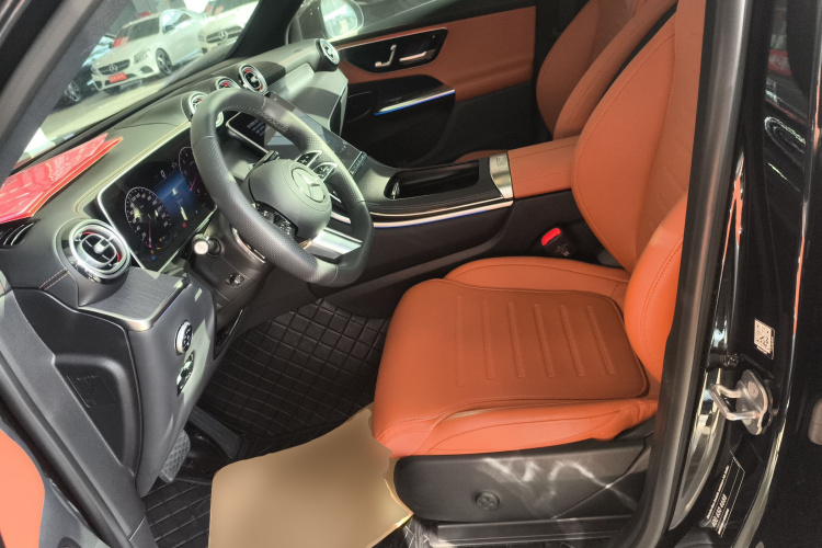 奔驰GLC 2024款 GLC 260 L 4MATIC 豪华型 5座中控内饰19