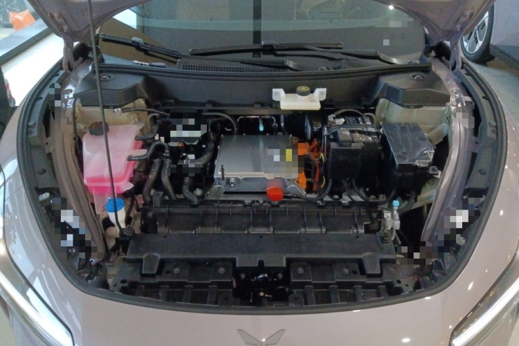 小鹏MONA M03 2025款 620 超长续航 Plus机舱底盘24