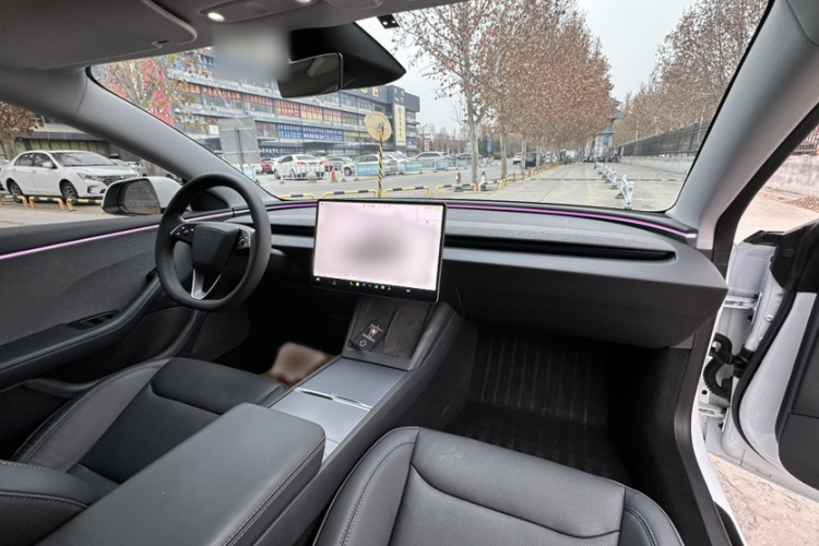 特斯拉 Model 3 2023款 后轮驱动版中控内饰7002