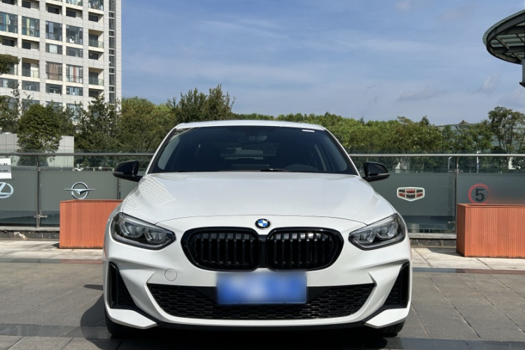 宝马1系 2022款 125i M运动曜夜版车身外观6005