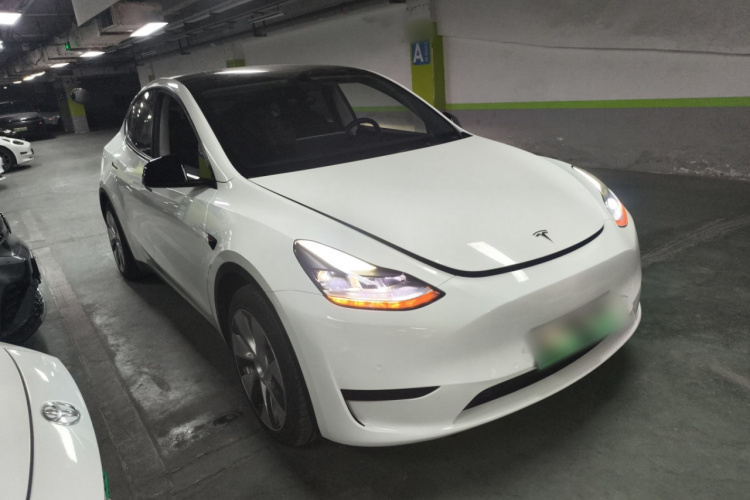 特斯拉 Model Y 2022款 后轮驱动版车身外观3