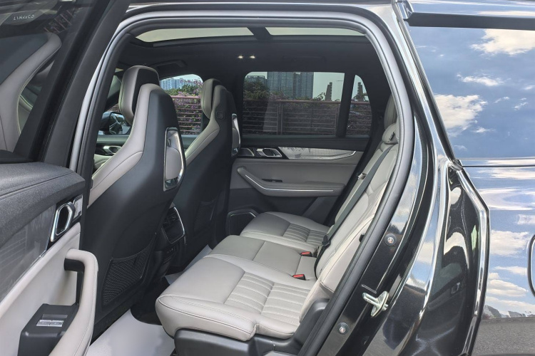 领克09 EM-P 2023款 2.0TD EM-P 远航版PM 七座中控内饰7003