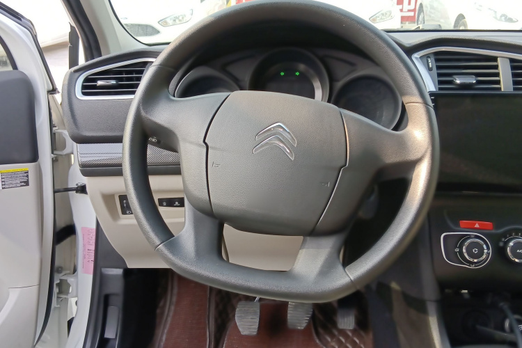 雪铁龙C4L 2015款 1.8L 手动领先版局部细节13