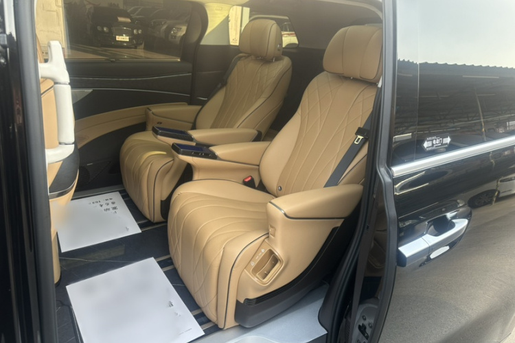 腾势D9 2024款 DM-i 980 四驱尊贵型中控内饰7007