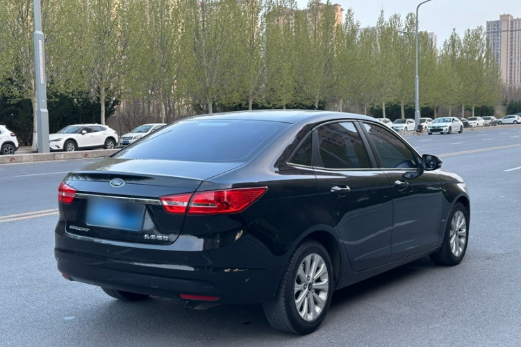 福特 福睿斯 2015款 1.5L 自动时尚型车身外观6003