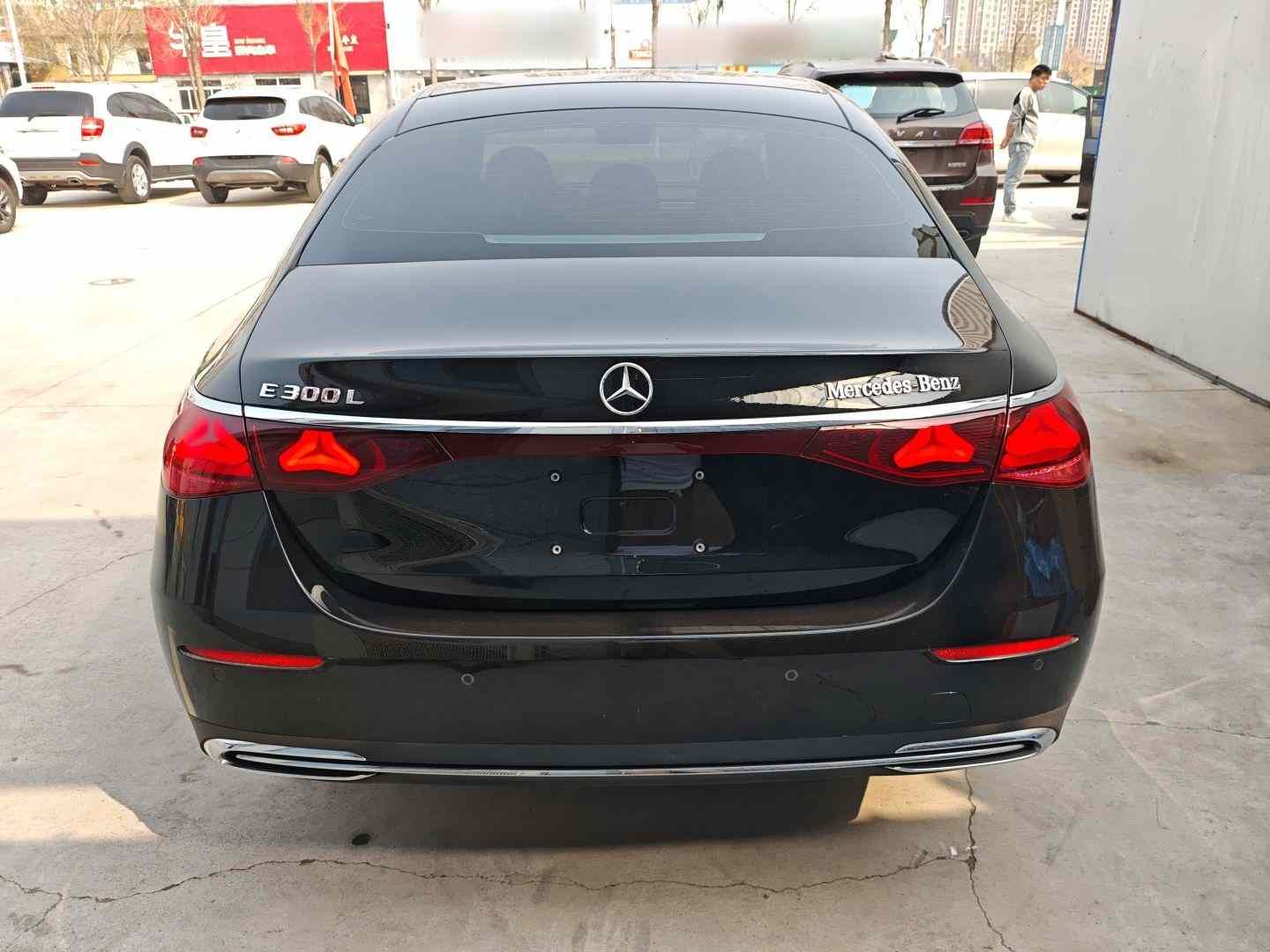 奔驰E级 2025款 E 300 L 豪华型(2)