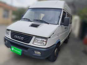 依维柯得意 2020款 2.5T A35客车单胎中顶5-9座国V