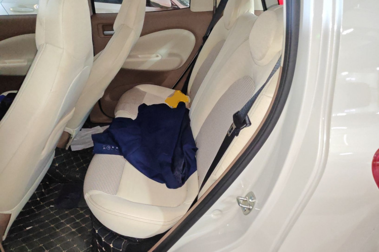 五菱汽车 宏光MINIEV 2025款 四门版 进阶款中控内饰21