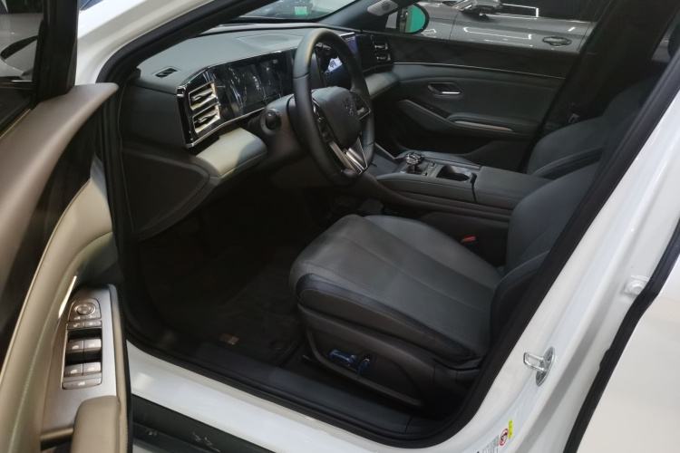 比亚迪 秦L 2024款 DM-i 80KM超越型局部细节19