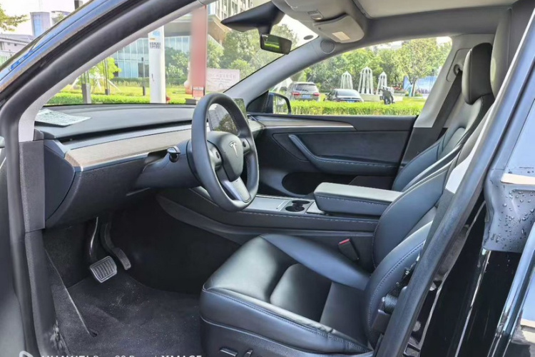 特斯拉 Model Y 2022款 改款 后轮驱动版中控内饰7004