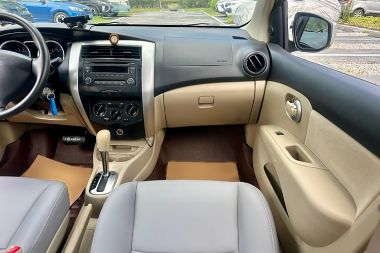 日产 骊威 2015款 1.6XE CVT舒适版中控内饰7011