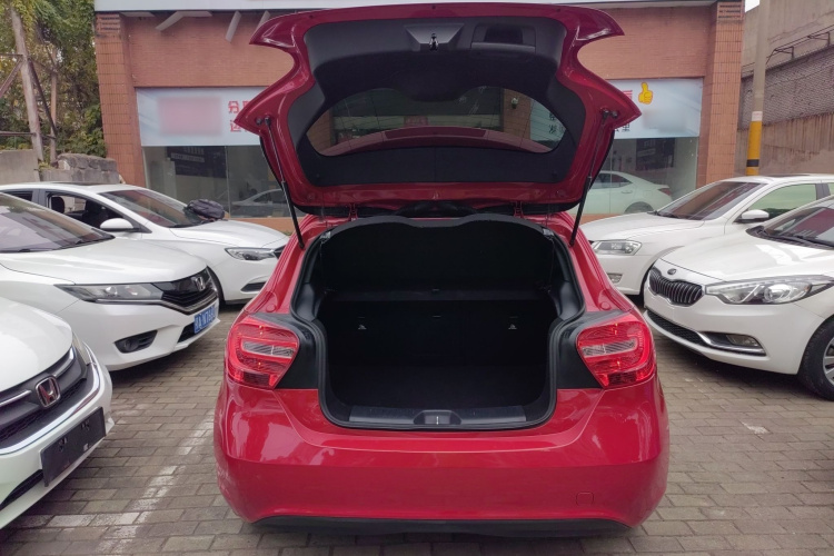 奔驰A级(进口) 2015款 A 180 标准型机舱底盘23