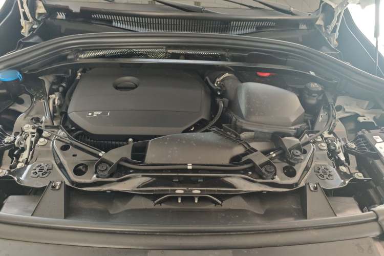 宝马X1 2025款 sDrive25Li X设计套装机舱底盘24