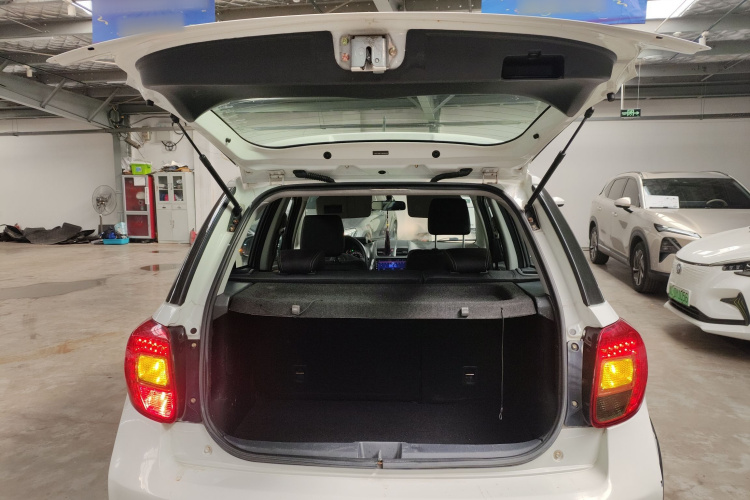 铃木 天语 SX4 2013款 1.6L 手动酷锐型机舱底盘23